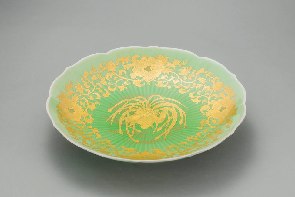 「釉裏金彩牡丹唐草瑞鳥文　飾皿」 2019　55.0×55.0×10.0